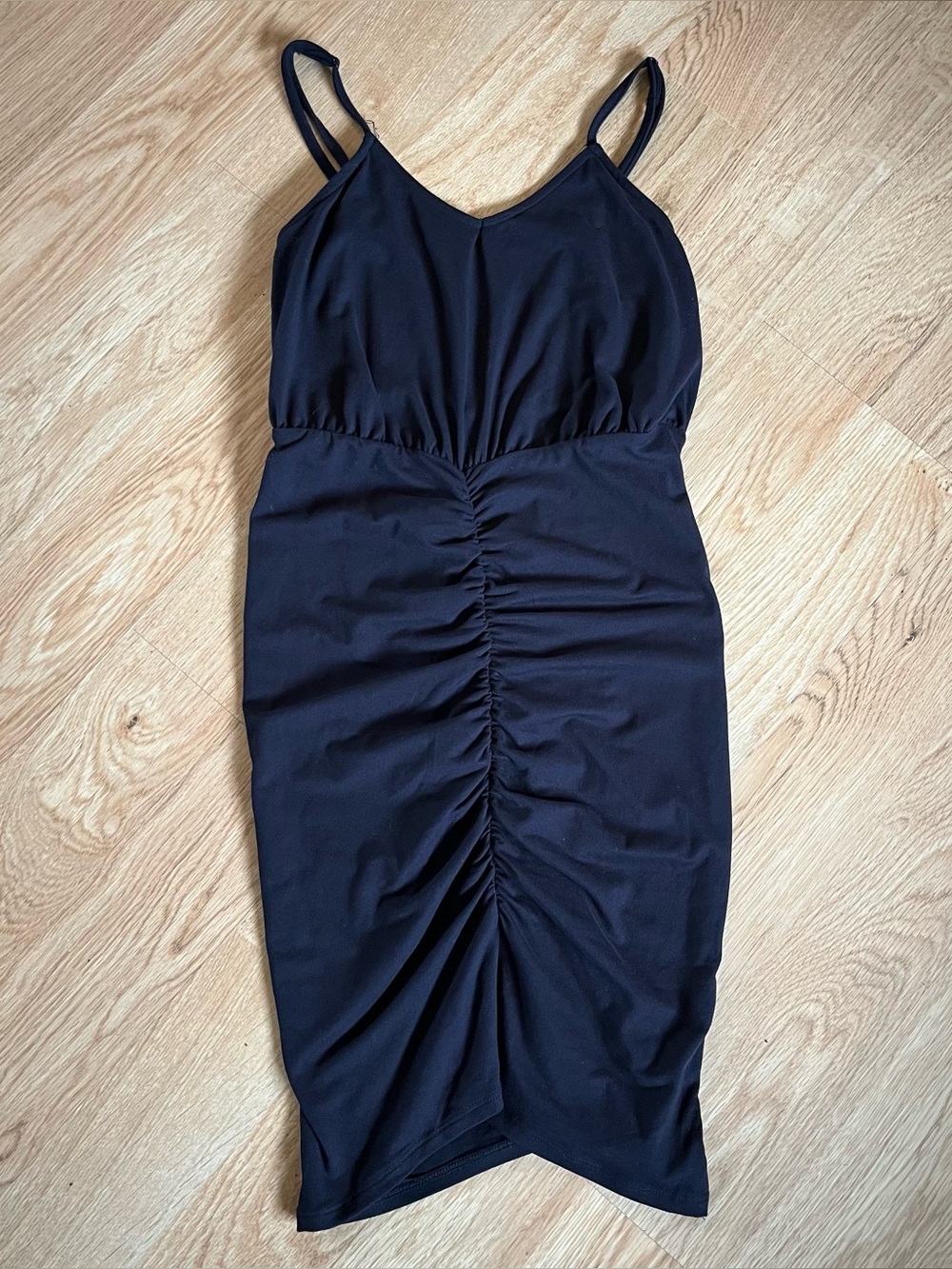 Heart N Hips Women's Black Solid Ruched Knit V-Neck Strappy Bodycon Dress M